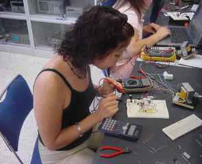 Usando o método seqüencial de bloco para solucionar problemas de circuitos elétricos