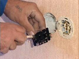 Hoe een stopcontact te installeren
