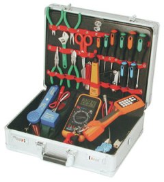 Ποιο εργαλείο πρέπει να έχει ένας ηλεκτρολόγος, εκτός από τις πένσες και ένα σύνολο κατσαβιδιών;