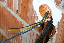 Tipy zkušeného elektrikáře - výměna a instalace elektrického vedení v bytě
