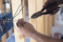 Tapasztalt villanyszerelő tanácsai - egy lakásban az elektromos vezetékek cseréje és telepítése