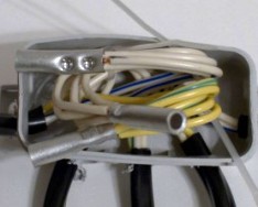 Connection of wires by crimping