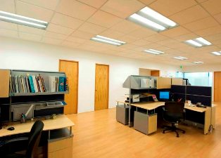 Office lighting with T5 fluorescent lamps