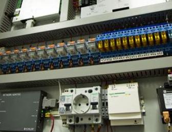 Intermediate relays in the control cabinet