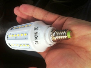 LED lampa se zásuvkou E14