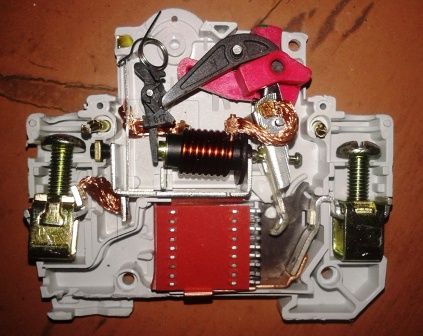 E.NEXT circuit breaker