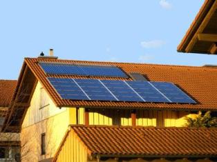 módulos solares no telhado