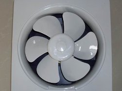 Připojení ventilátorů v koupelně k síti
