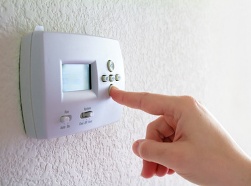 Bagaimana termostat bilik diprogram untuk pemanasan bawah lantai diatur dan berfungsi