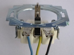 How to connect the neutral protective conductor to outlets