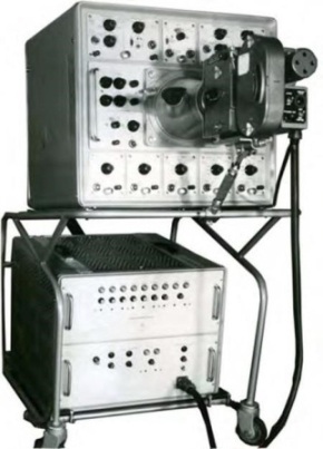 Pětivrstvý osciloskop C1-33, 1969