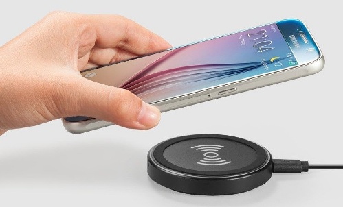 How the wireless charging for the phone is arranged and works