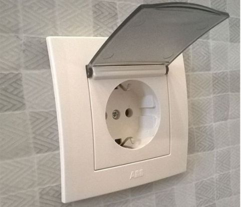 White classic sockets with cover