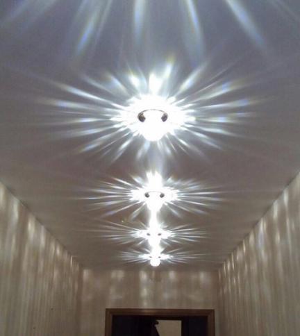 Stretch mennyezet a folyosón