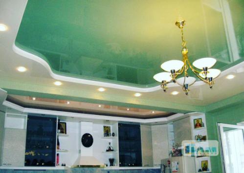 Foto van de verlichting van het vals plafond in de keuken