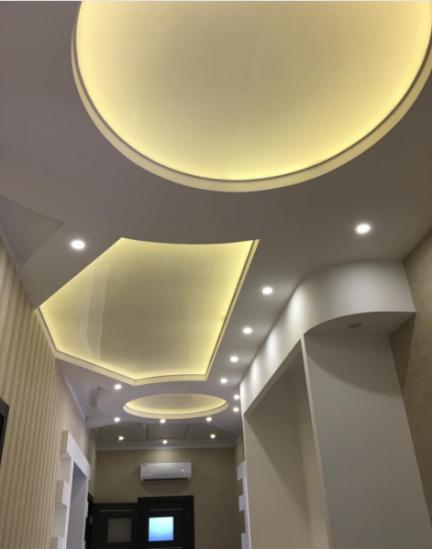 Koridorové stropní osvětlení
