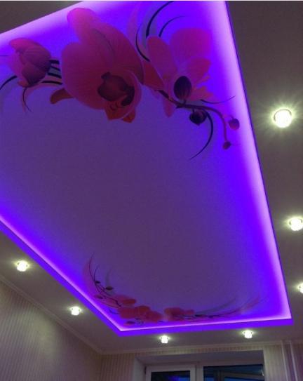 Příklad protahovacího stropního osvětlení