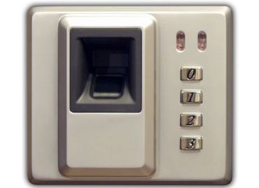 Biometrický zámek předních dveří