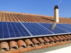 Montáž, připojení solárních panelů a jejich instalace na střechu
