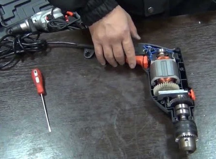 We disassemble a hammer drill