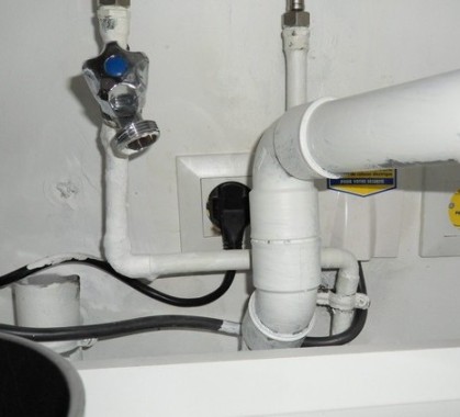 Socket for connecting a dishwasher