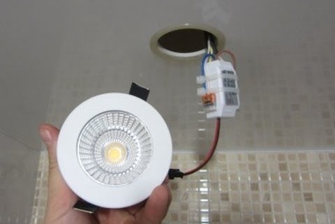 Connecting LED lights