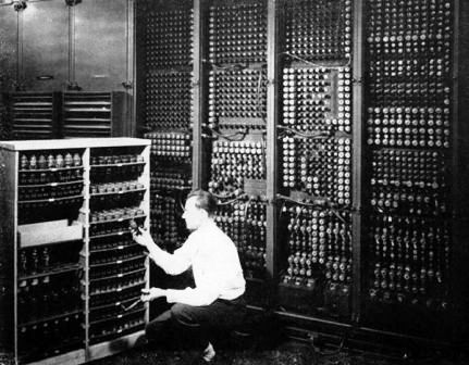 ENIAC - prvý počítač