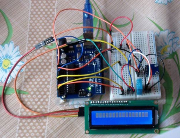 Um projeto típico do Arduino na fase de teste e desenvolvimento