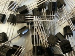 Transistor bipolar: litar, mod, pemodelan