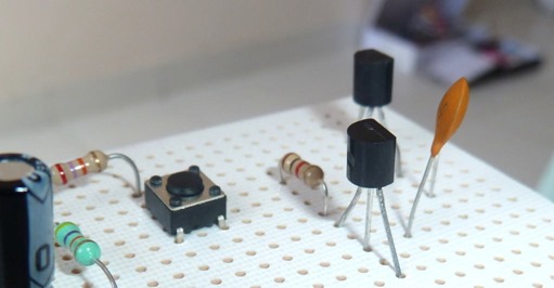 Bipolar transistor in electronic circuit