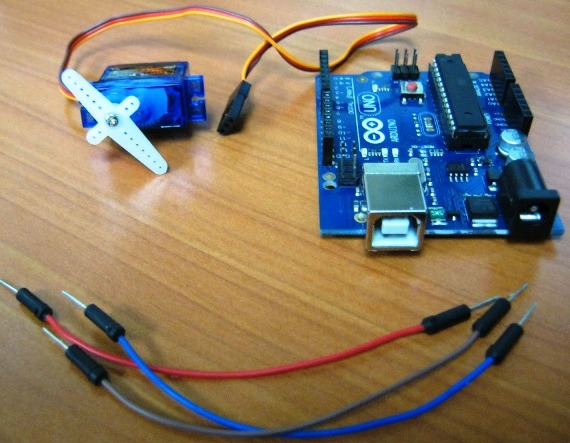 We verbinden de servo met Arduino