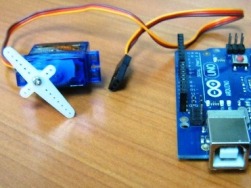 Motor and servo control with Arduino