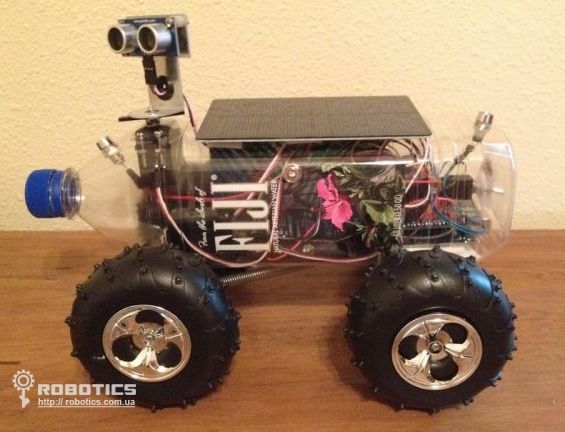 „Fijibot“ savaime įkraunamas robotas