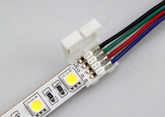 Jungtys, skirtos LED juostelėms sujungti be litavimo