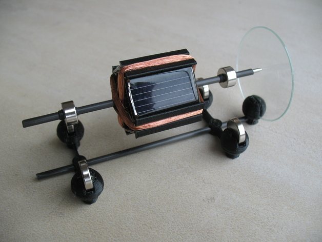 Mendocino Larry Spring kefe nélküli mágneses lebegő napelemes motorja