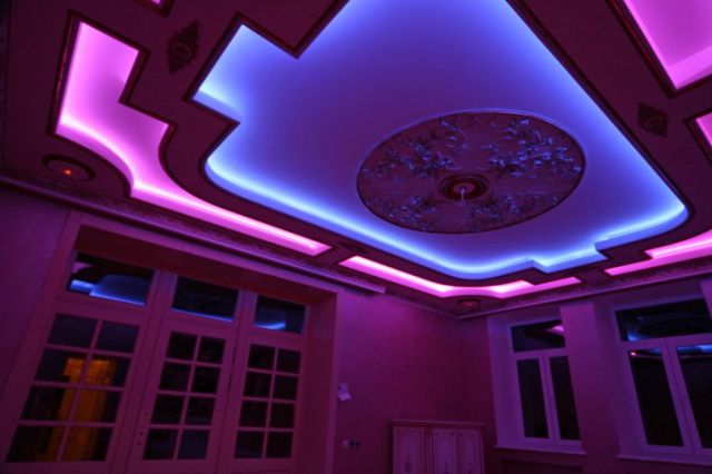 Faixa de LED no interior da sala
