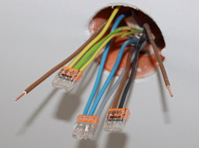 Jak zjistit, kolik energie kabel nebo drát vydrží