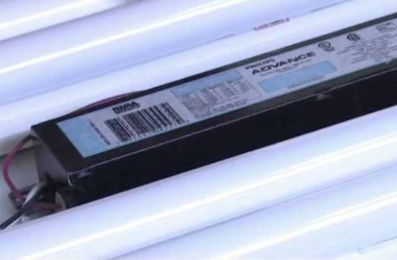 How electronic ballasts are arranged and work for fluorescent lamps