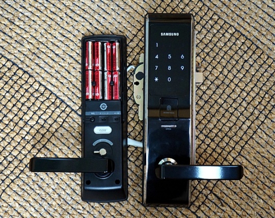 Cerradura biométrica Samsung SHS-H705