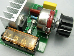Métodos e circuitos para controlar um tiristor ou triac