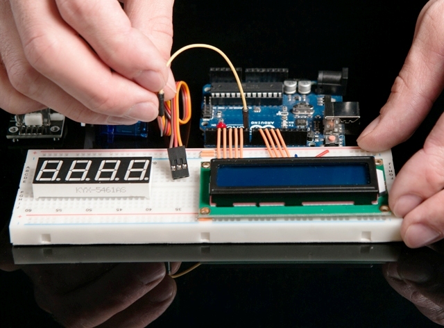Wat zijn de schermen voor Arduino en hoe deze te verbinden