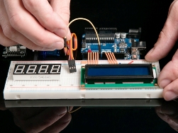 Was sind die Displays für Arduino und wie werden sie angeschlossen?