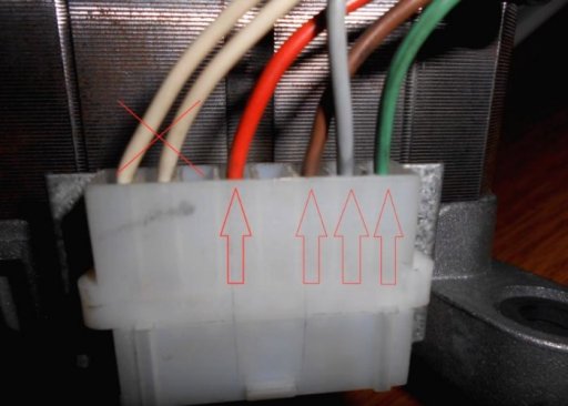 Para conectar el motor eléctrico a la red eléctrica, necesitamos cuatro cables.