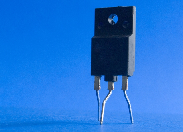 Tranzistor s efektem pole MOSFET