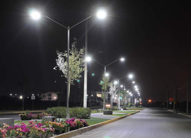 Gas discharge and LED lamps for streets and industrial premises - comparison, advantages and disadvantages