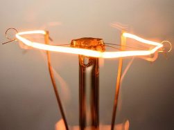 Kako izračunati temperaturu žarulje sa žarnom niti u nazivnom načinu