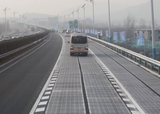 'S Werelds grootste snelweg op zonne-energie in China