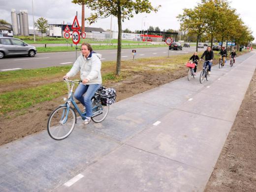 Napelemes kerékpárút Hollandiában