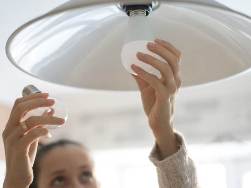 Hur är dimbara LED-lampor anordnade och fungerar, i motsats till icke-dimbara lysdioder?