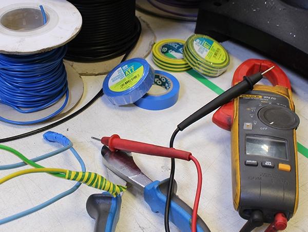 Materialen en gereedschappen voor elektrische werkzaamheden